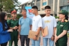Gia đình em Trần Đức Tiến và Trần Đức Dũng trong ngày nhập học.