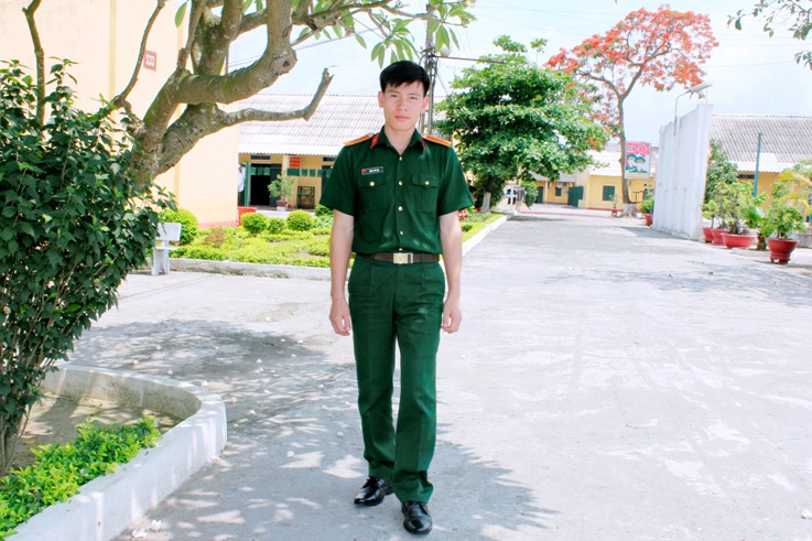 Giàng Văn Đạt, học viên Trường Đại học Chính trị một trong 12 gương mặt tiêu biểu toàn quân năm 2012