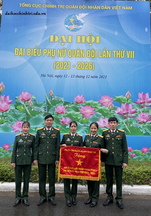 Trường Sĩ quan Chính trị vinh dự nhận Cờ “Đơn vị xuất sắc tiêu biểu trong phong trào thi đua của Phụ nữ Quân đội giai đoạn 2016 – 2021”