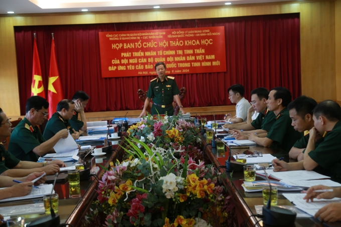 Đồng chí Trung tướng, PGS, TS Nguyễn Hùng Oanh, Hiệu trưởng Nhà trường, Trưởng Ban Tổ chức Hội thảo phát biểu Kết luận Hội nghị.