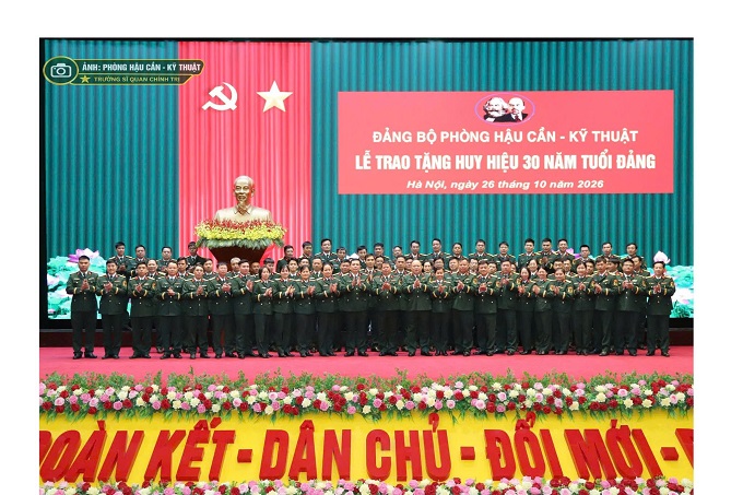 Đảng bộ Phòng Hậu cần - Kỹ thuật tổ chức Lễ trao Huy hiệu 30 năm tuổi Đảng