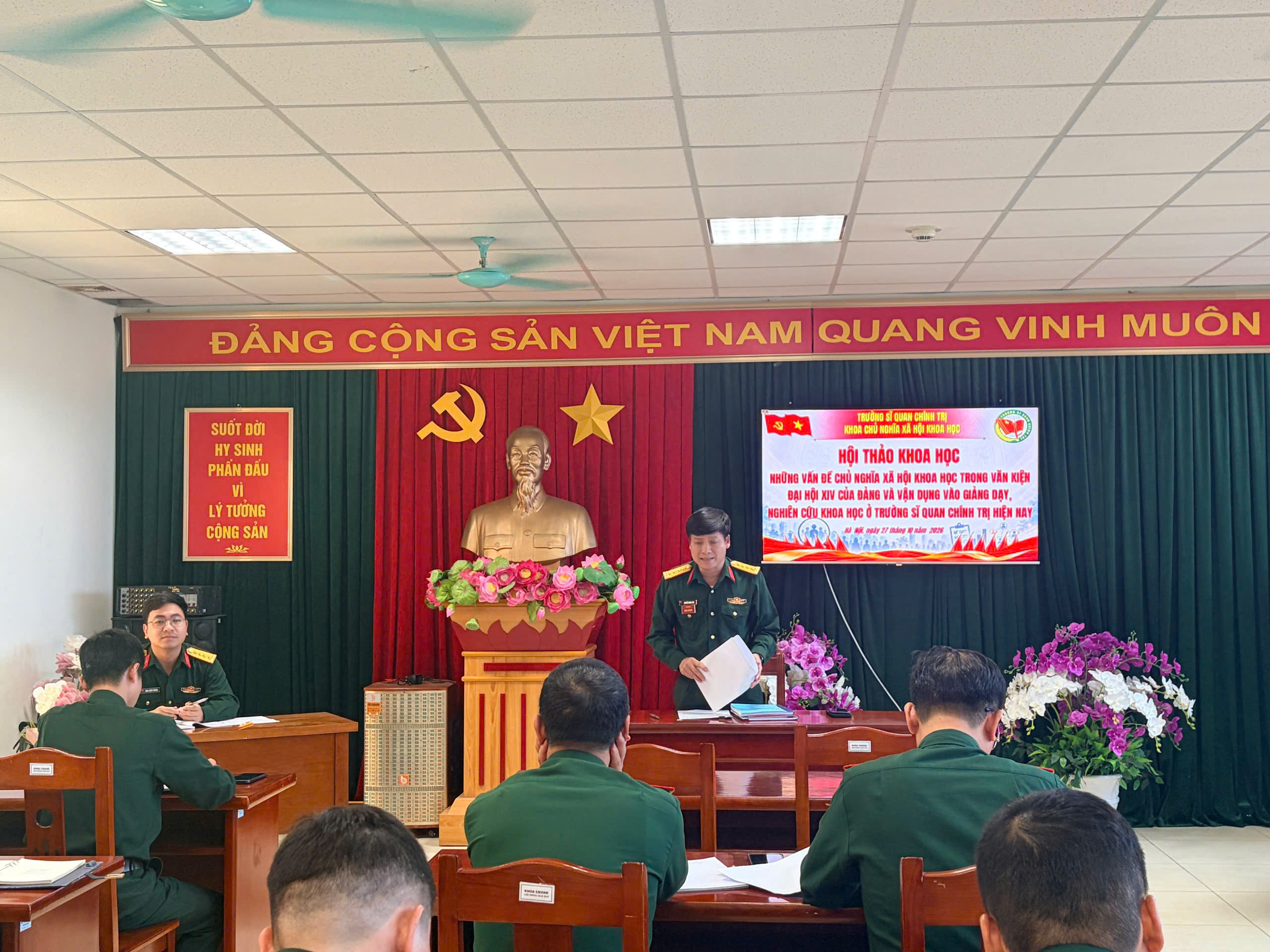 Hội thảo khoa học: “Những vấn đề chủ nghĩa xã hội khoa học trong Văn kiện  Đại hội XIV của Đảng và vận dụng vào giảng dạy, nghiên cứu khoa học  ở Trường Sĩ quan Chính trị hiện nay”