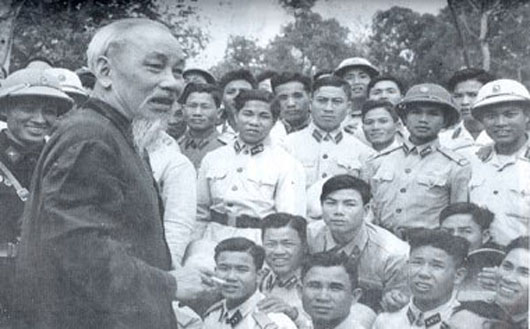 CHÍNH ỦY, CHÍNH TRỊ VIÊN PHẢI THỰC SỰ TIÊU BIỂU VỀ PHẨM CHẤT CHÍNH TRỊ